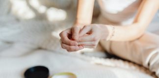 Fondöten, Leke Karşıtı Güneş Kremi ve Likit Fondöten: Mükemmel Cilt Görünümü İçin İpuçları fitalive2