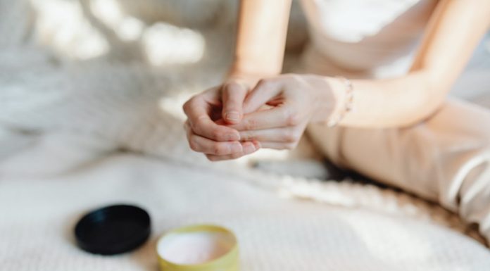 Fondöten, Leke Karşıtı Güneş Kremi ve Likit Fondöten: Mükemmel Cilt Görünümü İçin İpuçları fitalive2